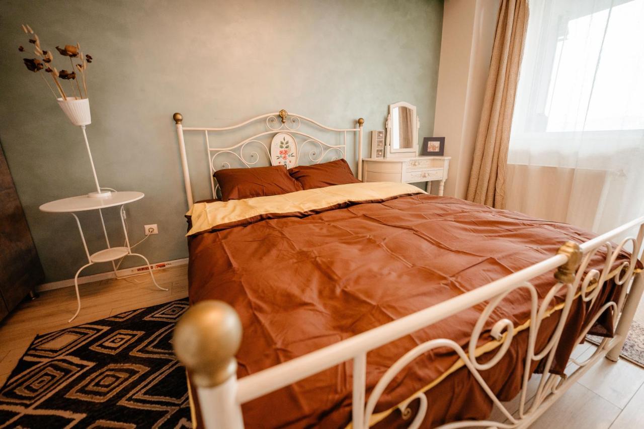 Bright And Cozy Design Apt With Office Apartment Cluj-Napoca Ngoại thất bức ảnh